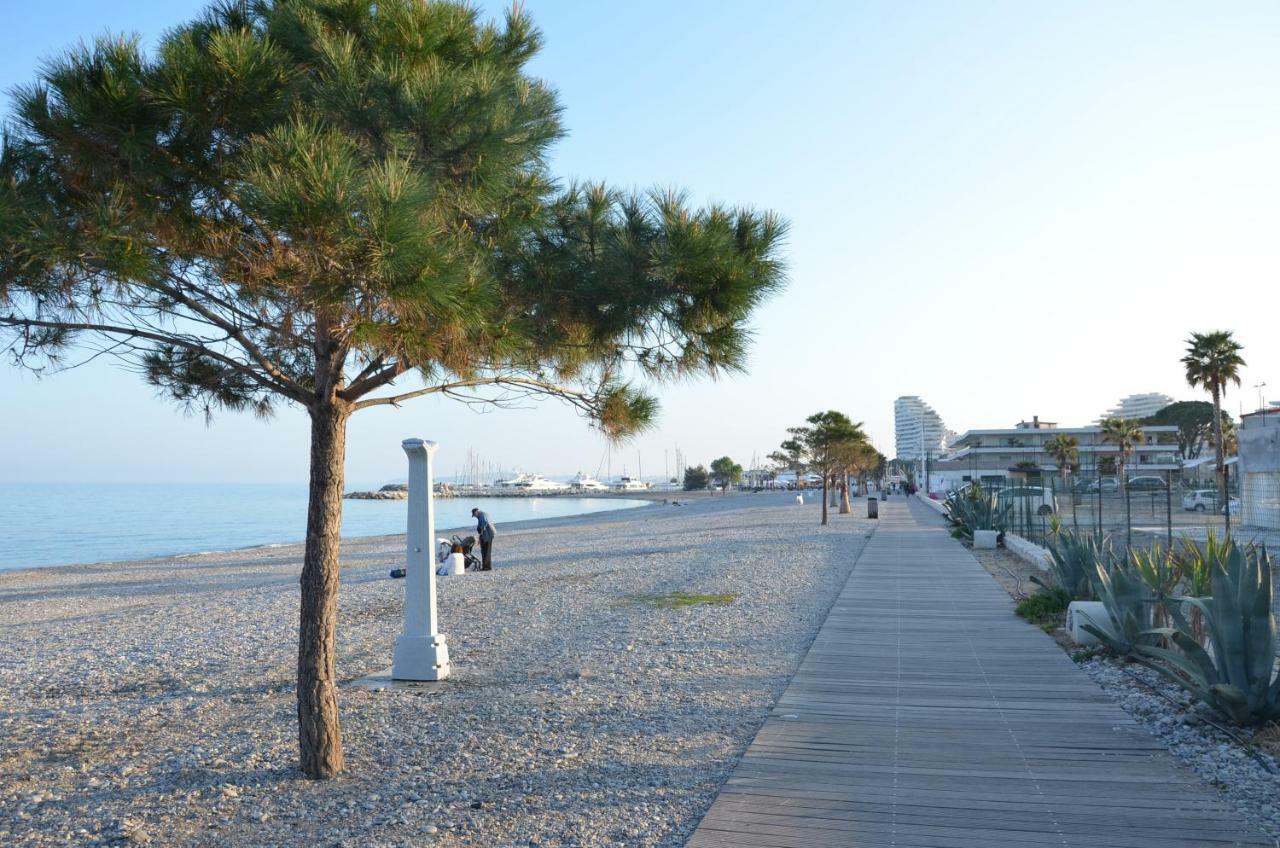 Fame - Marina Baie Des Anges Appartement Villeneuve-Loubet Buitenkant foto